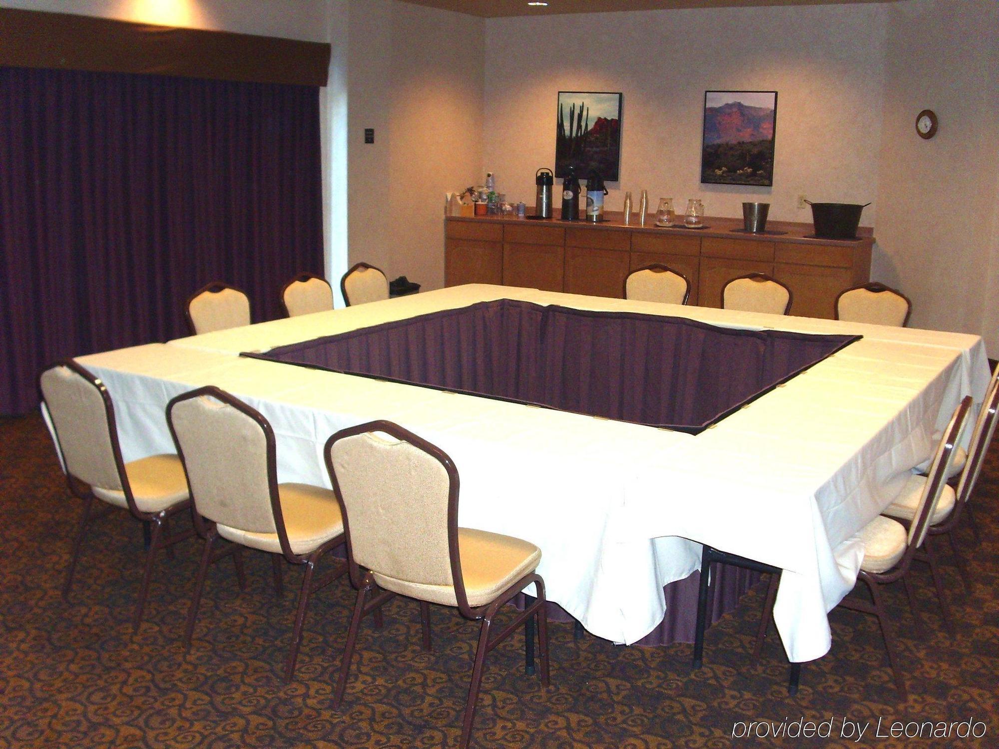 Holiday Inn Express & Suites Phoenix/Chandler Зручності фото