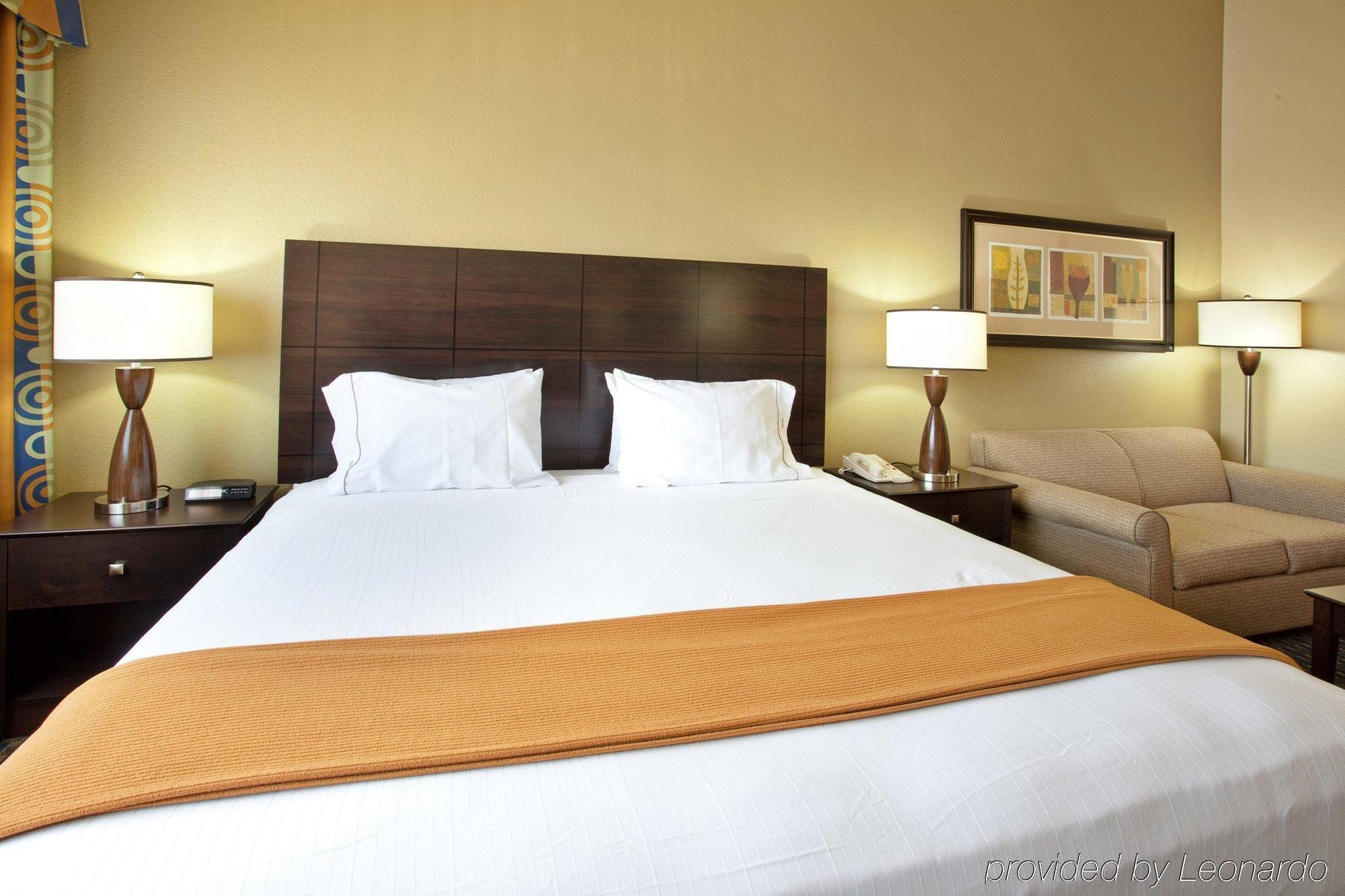 Holiday Inn Express & Suites Phoenix/Chandler Номер фото