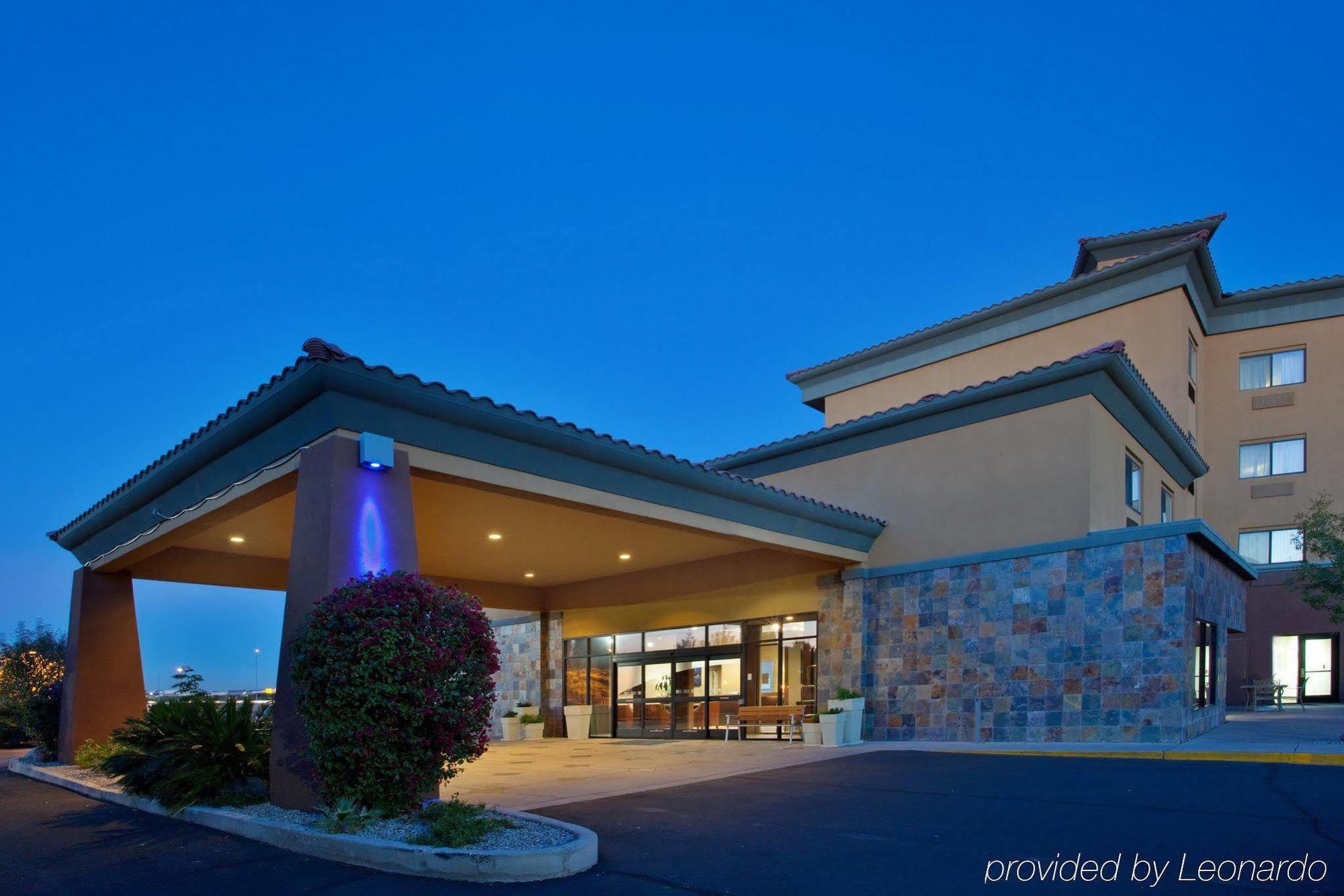 Holiday Inn Express & Suites Phoenix/Chandler Екстер'єр фото