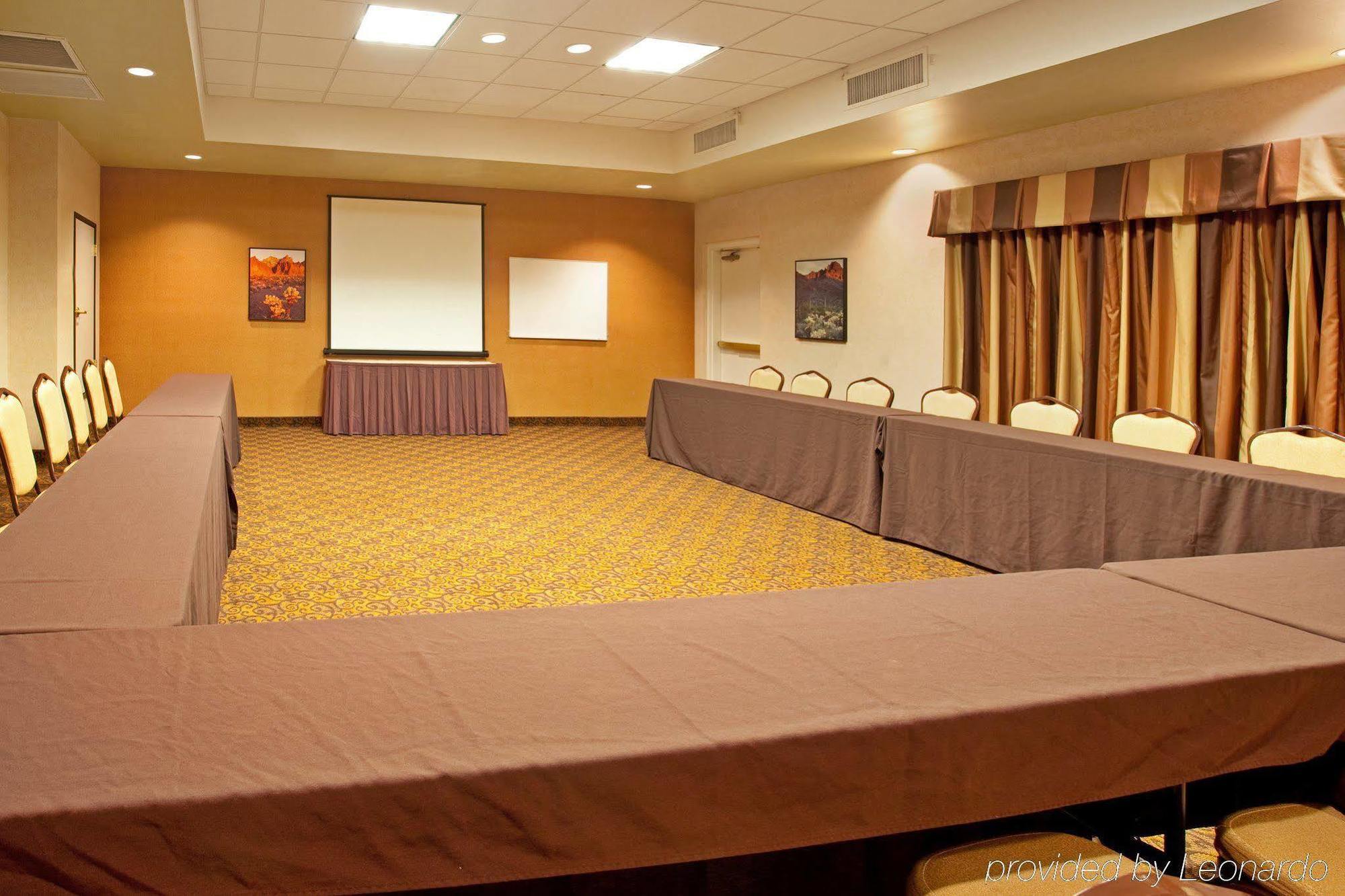 Holiday Inn Express & Suites Phoenix/Chandler Зручності фото
