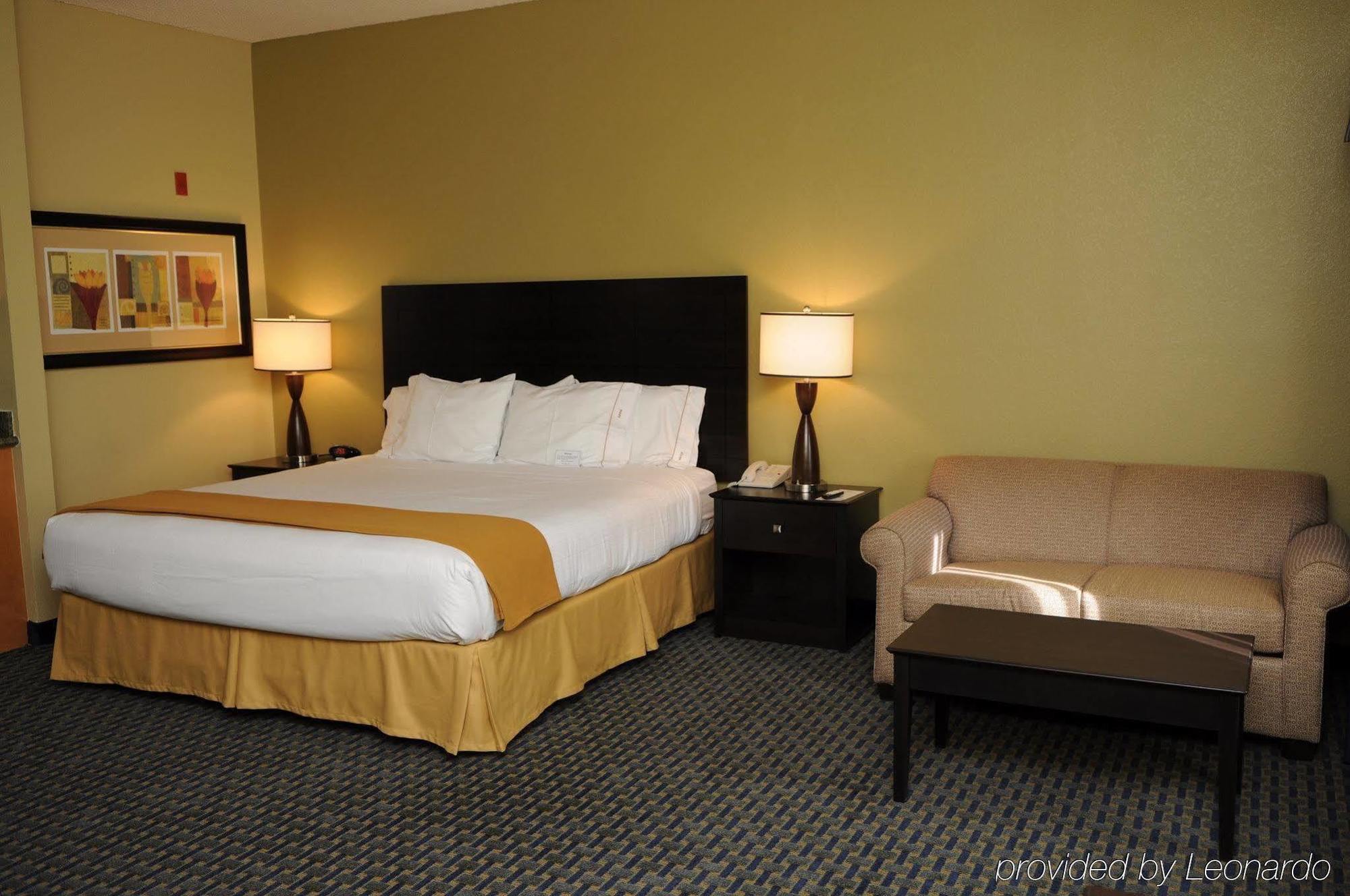 Holiday Inn Express & Suites Phoenix/Chandler Номер фото